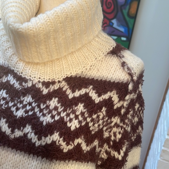 Cropped FREE PEOPLE Sweater L | FREE PEOPLE SWEATER SIZE L | Super cute | NWT - Picture 3 of 9